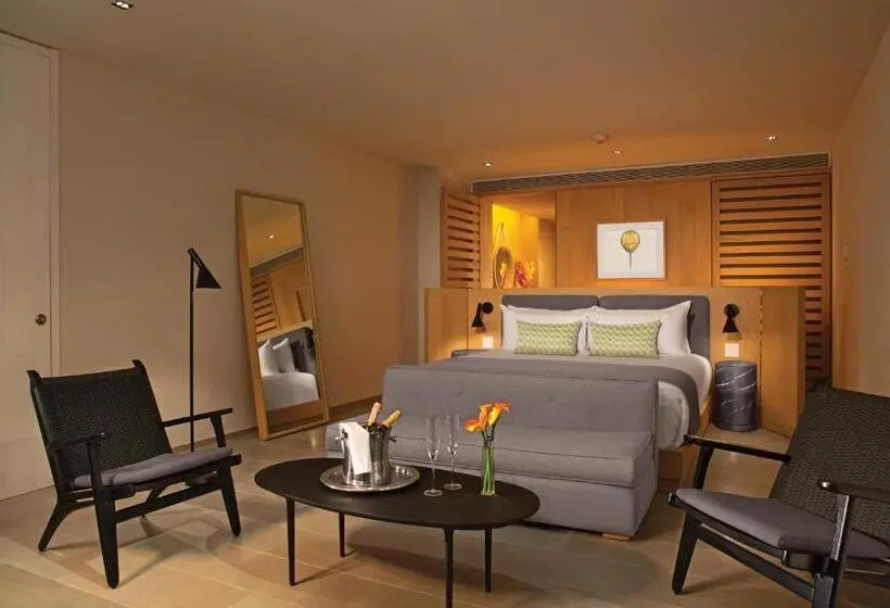 ホテル Breathless Cabo San Lucas   Adults Only