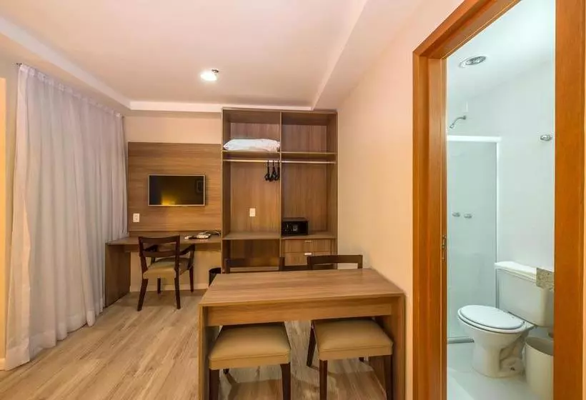 Отель Logic Hoteis Duque De Caxias