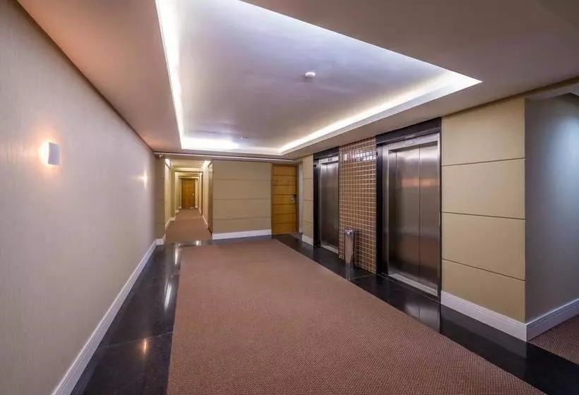 Отель Logic Hoteis Duque De Caxias