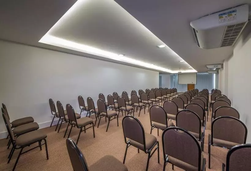 Отель Logic Hoteis Duque De Caxias