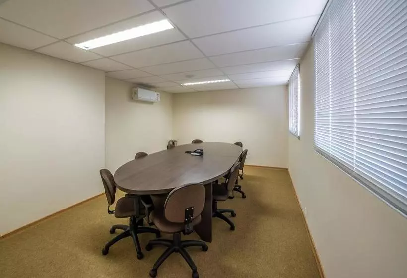 Отель Logic Hoteis Duque De Caxias