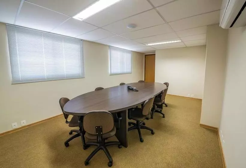 Отель Logic Hoteis Duque De Caxias