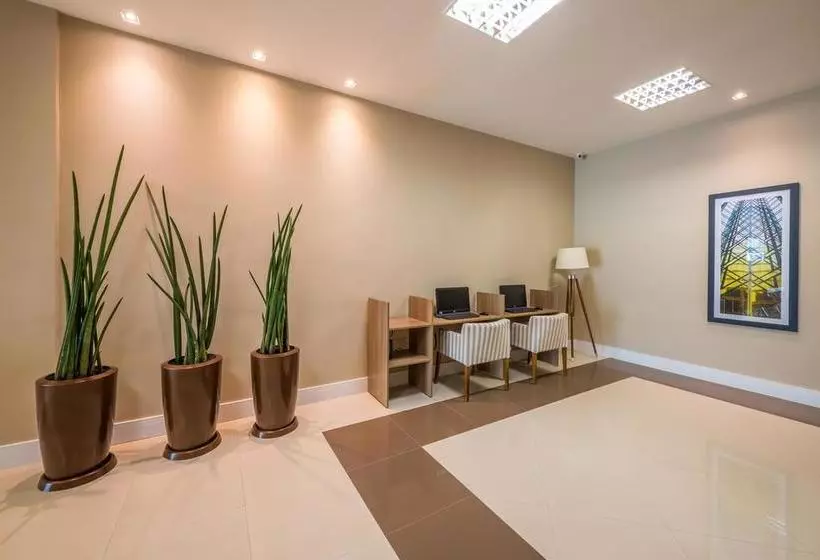 Отель Logic Hoteis Duque De Caxias