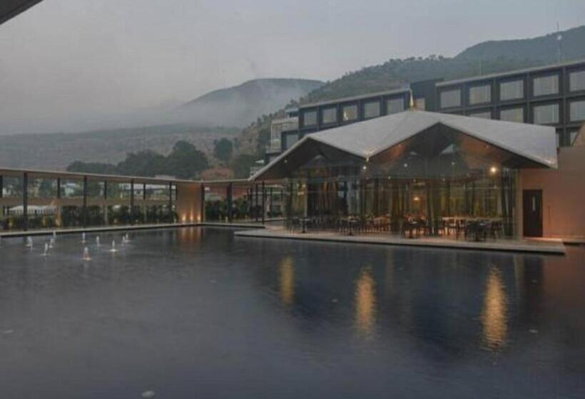 בית מלון כפרי Marasa Sarovar Premiere