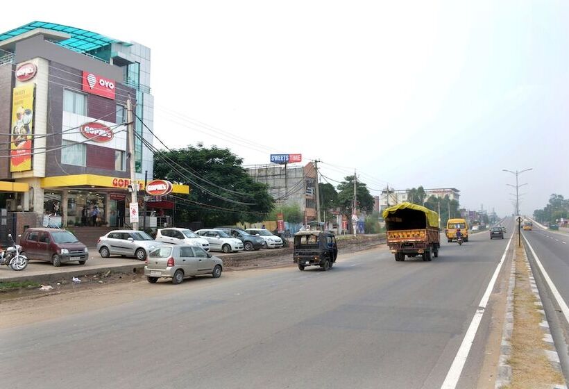 Hotell Oyo Rooms Vip Road Zirakpur