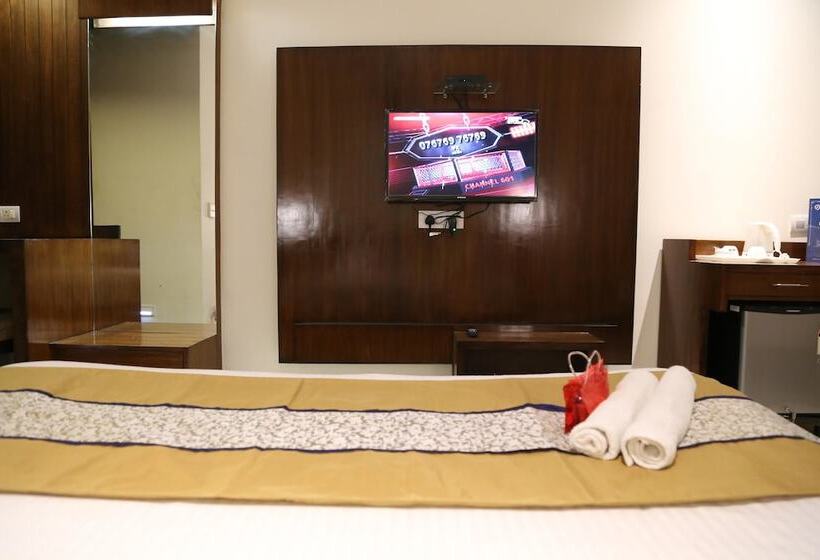 Hotell Oyo Rooms Vip Road Zirakpur