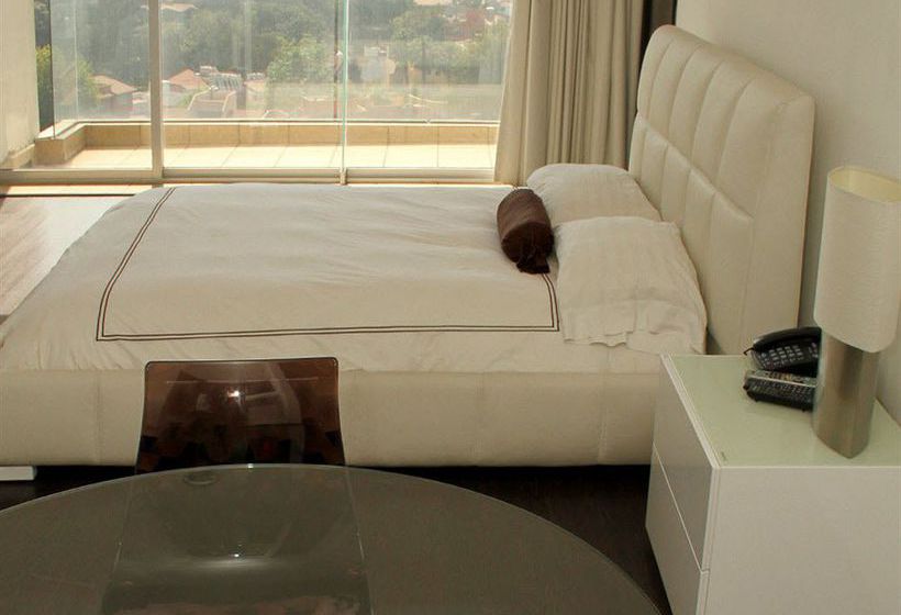 Отель Pia Suites