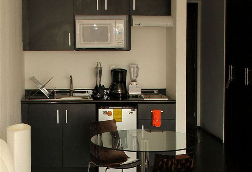 Отель Pia Suites