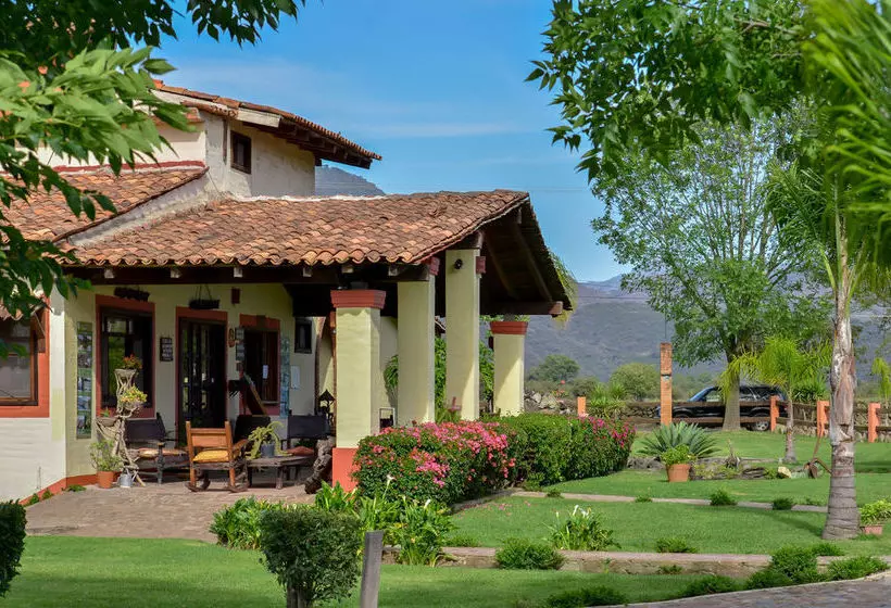 هتل Rancho La Esmeralda