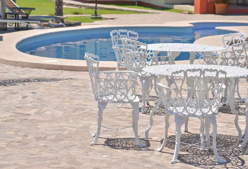 هتل Rancho La Esmeralda