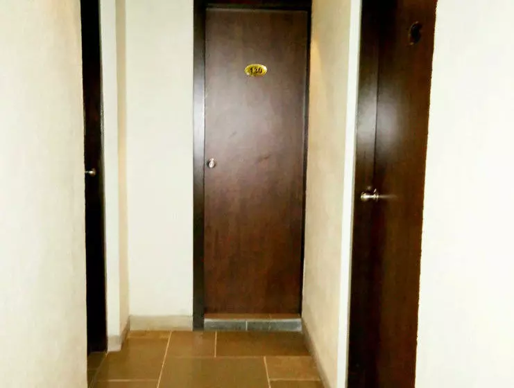 Отель Stay Vista Rooms At Mumbai Central