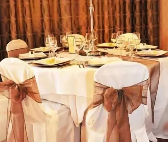 Отель Supreme Inns Boston