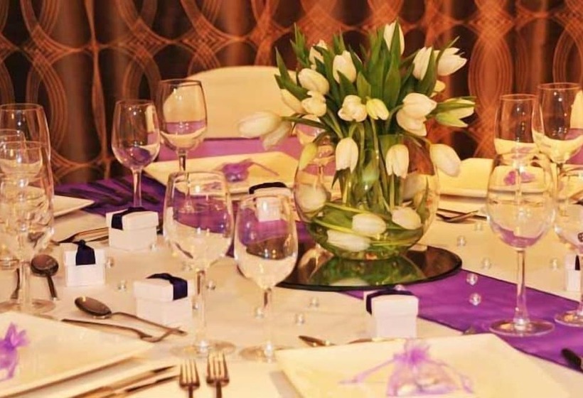 ホテル Supreme Inns Boston