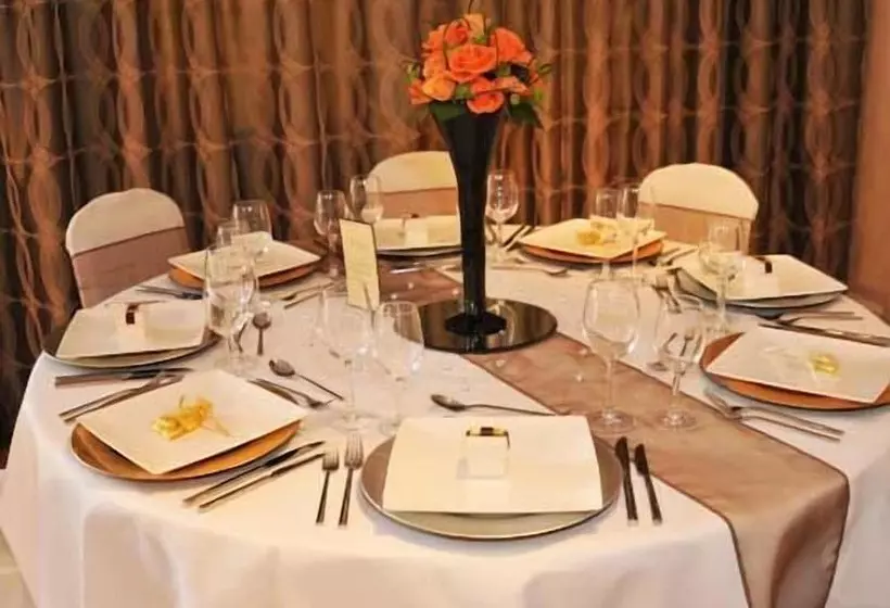 Отель Supreme Inns Boston