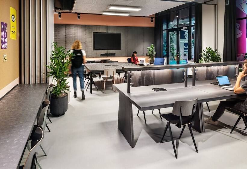 בית מלון כפרי The Social Hub Amsterdam City