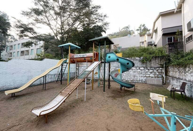 אתר נופש Tgi Star Holidays Yercaud