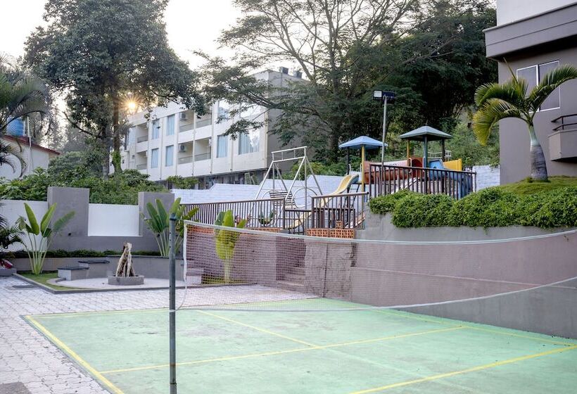 אתר נופש Tgi Star Holidays Yercaud