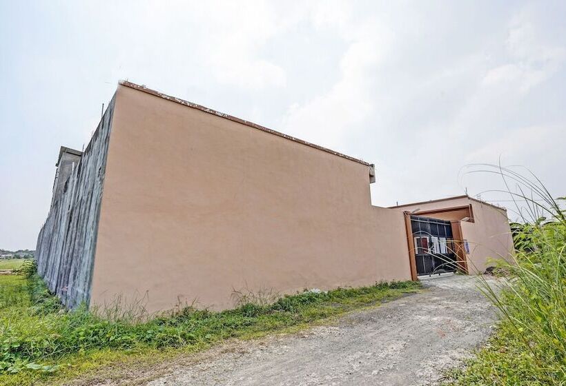 בית מלון כפרי Spot On 92006 Kost Sejahtera Syariah