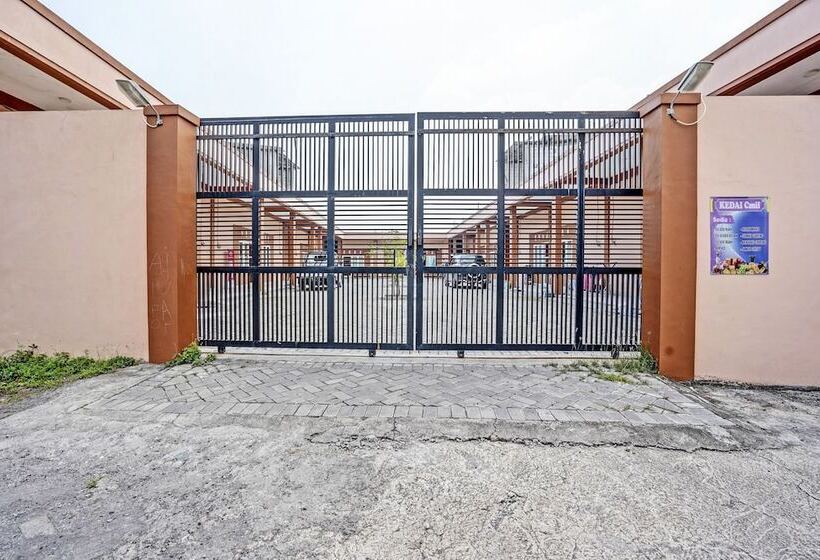 בית מלון כפרי Spot On 92006 Kost Sejahtera Syariah