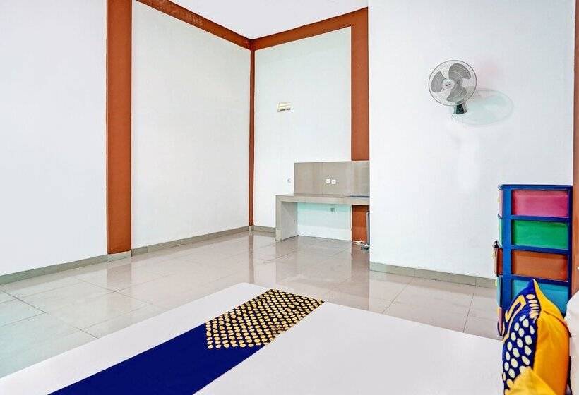 בית מלון כפרי Spot On 92006 Kost Sejahtera Syariah