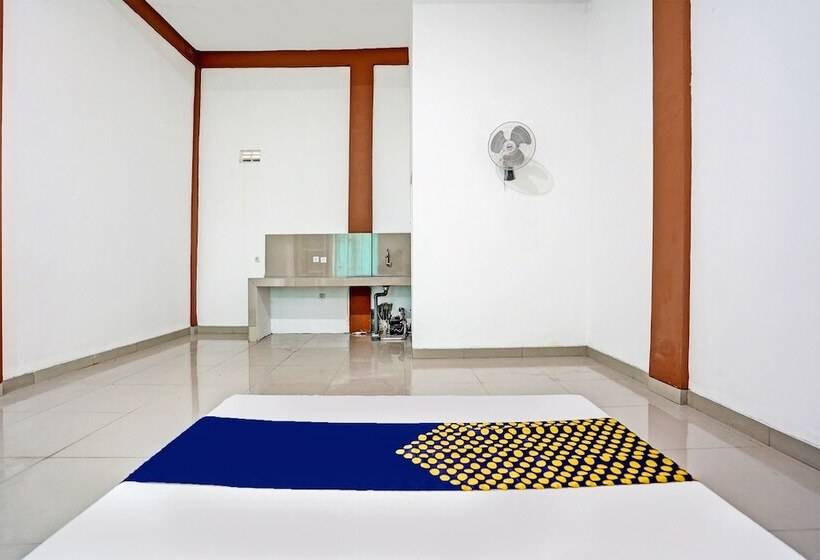 בית מלון כפרי Spot On 92006 Kost Sejahtera Syariah