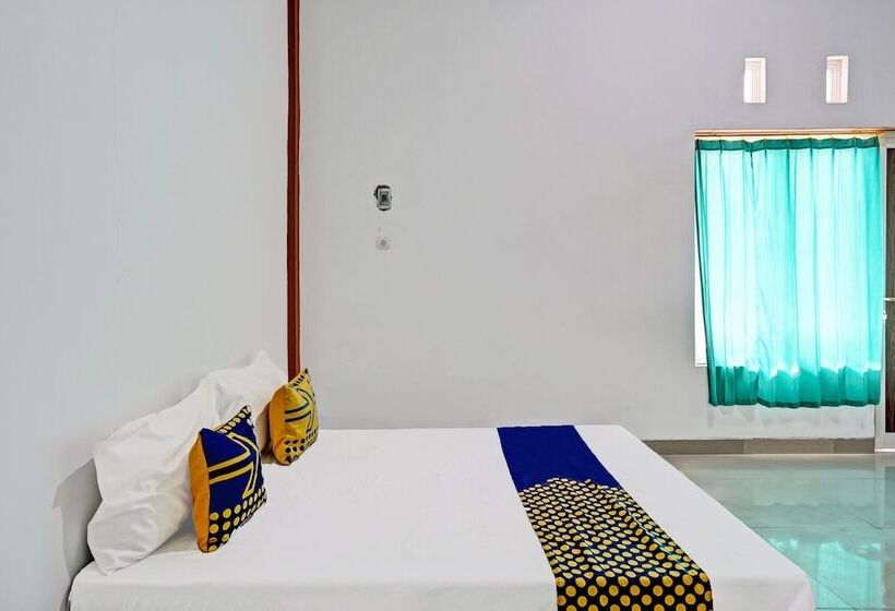 בית מלון כפרי Spot On 92006 Kost Sejahtera Syariah