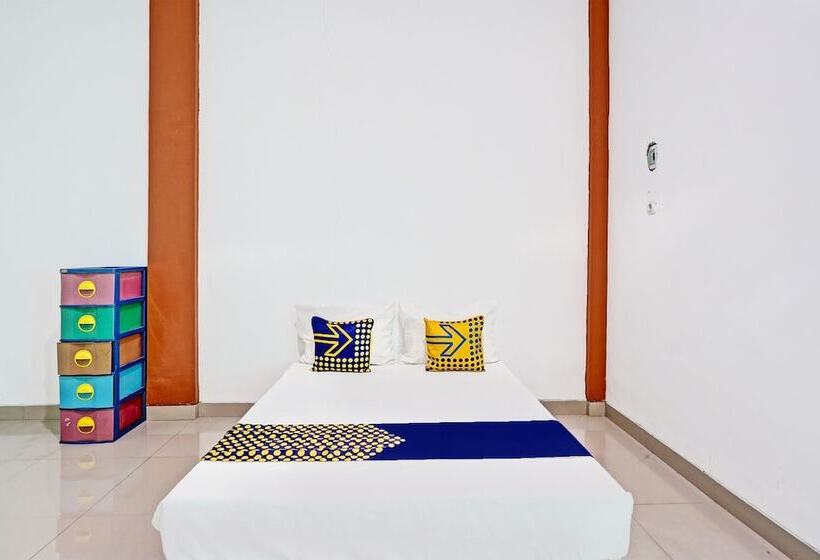 בית מלון כפרי Spot On 92006 Kost Sejahtera Syariah