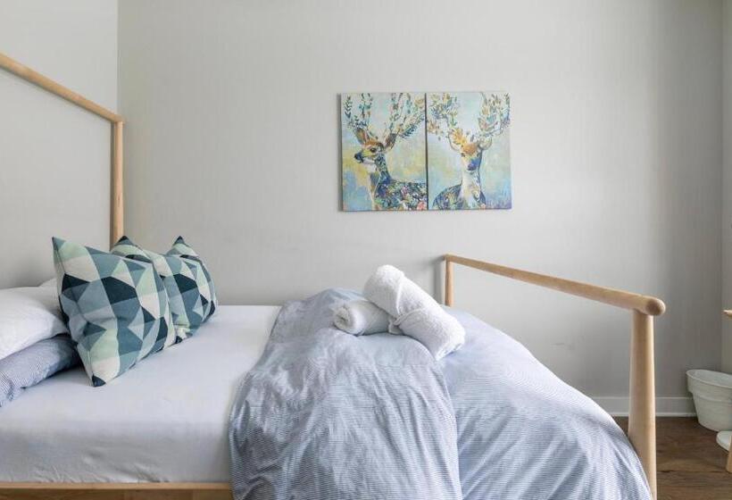 بنسيون The Place