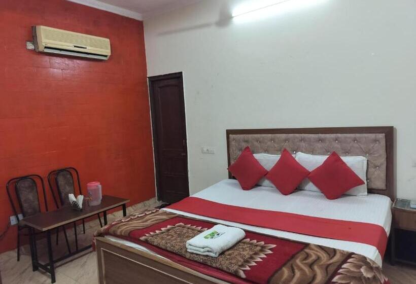 هتل Holiday Inn Paradise