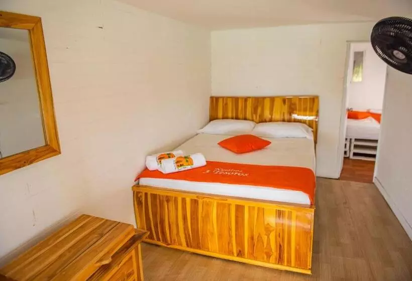 پانسیون Nuestros Tres Tesoros