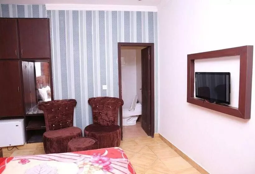 Safari Hotel Mall Road