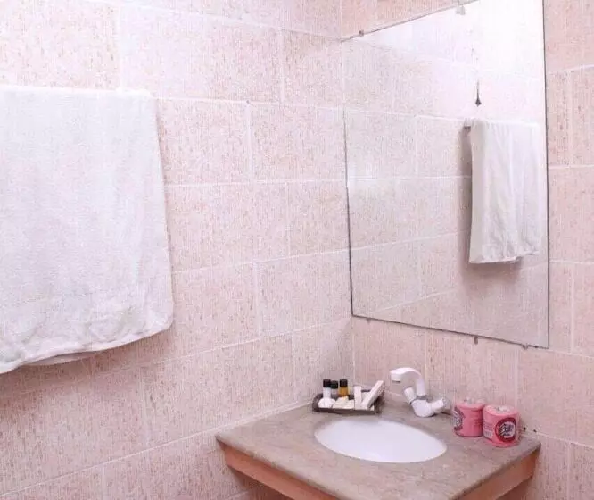 Safari Hotel Mall Road