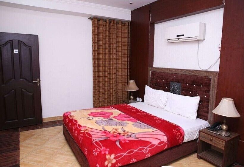 Safari Hotel Mall Road