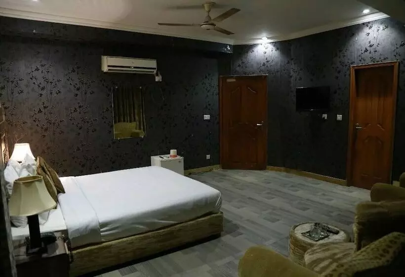 Safari Hotel Mall Road