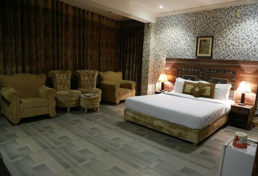 Safari Hotel Mall Road