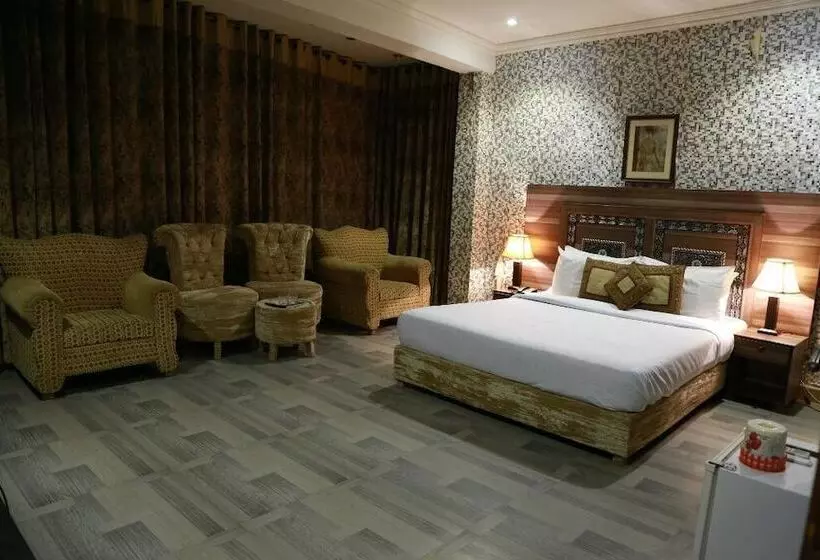 Safari Hotel Mall Road