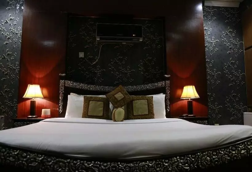 Safari Hotel Mall Road