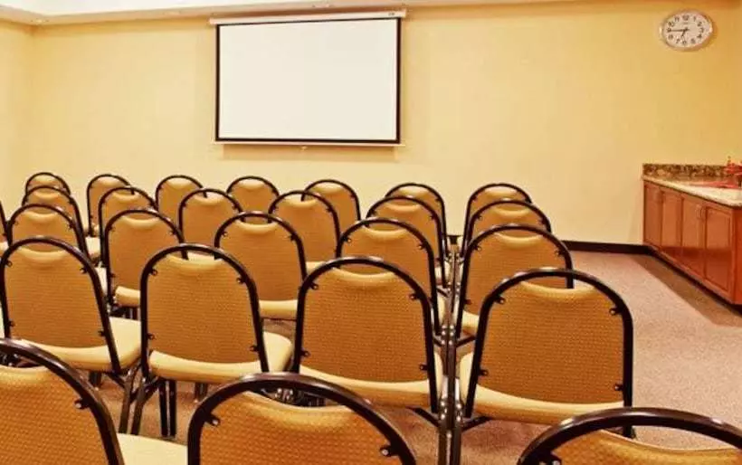 酒店 La Flora Paradise Residency