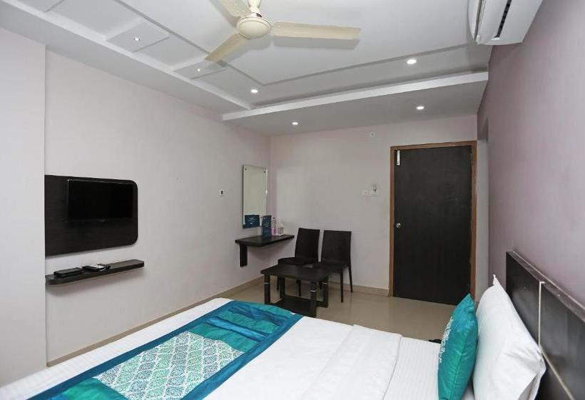 هتل Oyo Premium Vip Road