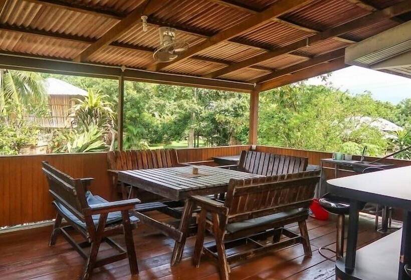 ホテル The Roots Eco Resort