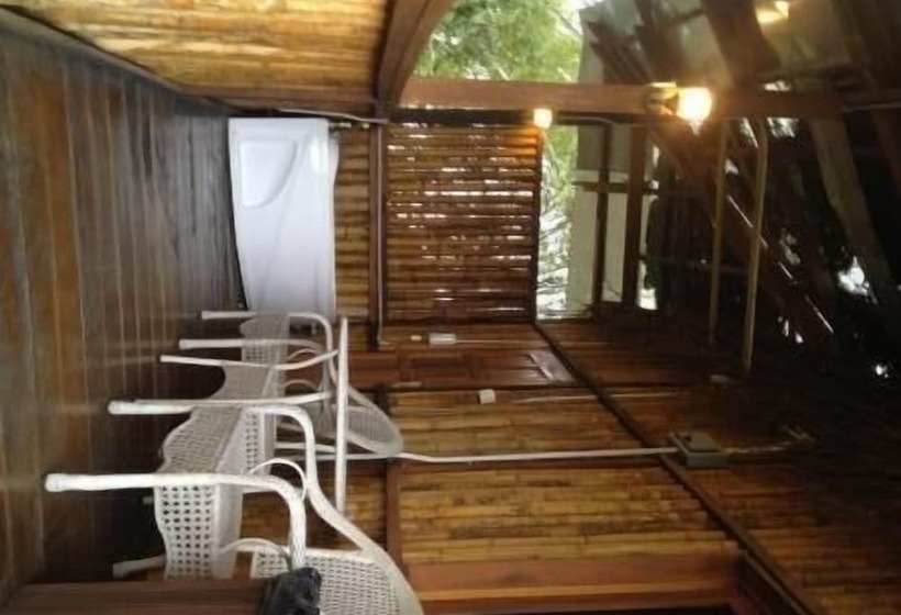 ホテル The Roots Eco Resort