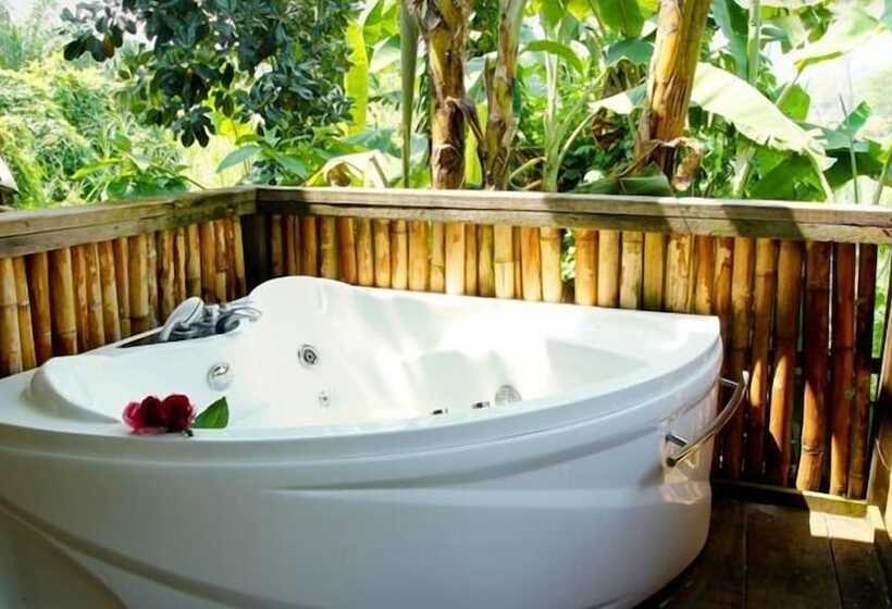 ホテル The Roots Eco Resort