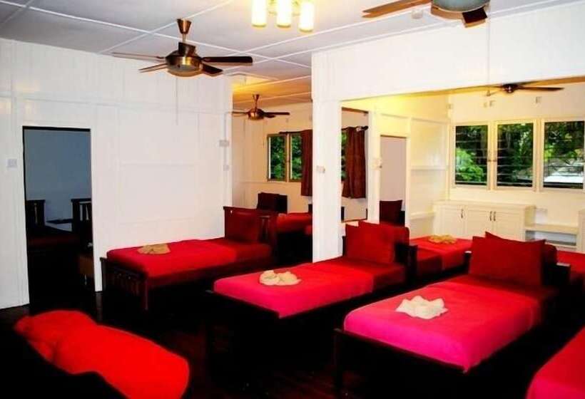 ホテル The Roots Eco Resort