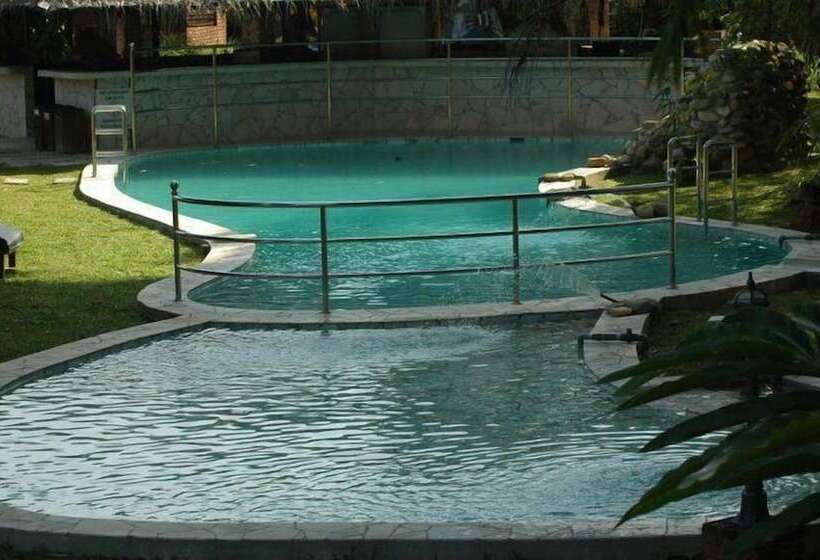 ホテル The Roots Eco Resort