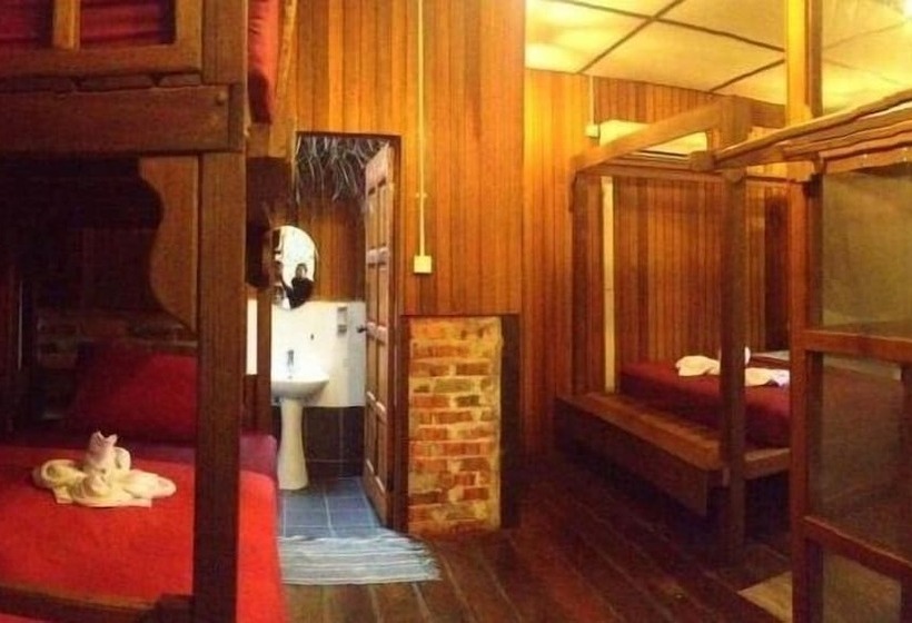 ホテル The Roots Eco Resort