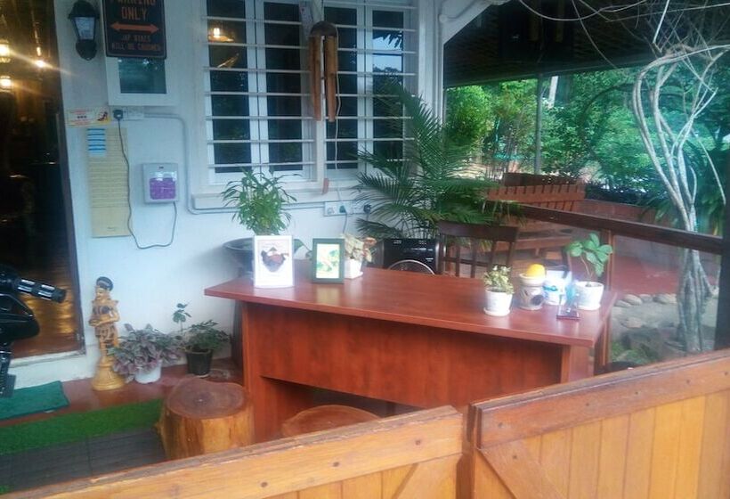 ホテル The Roots Eco Resort