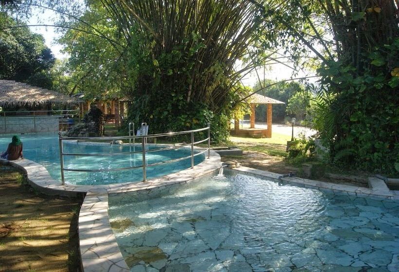 ホテル The Roots Eco Resort