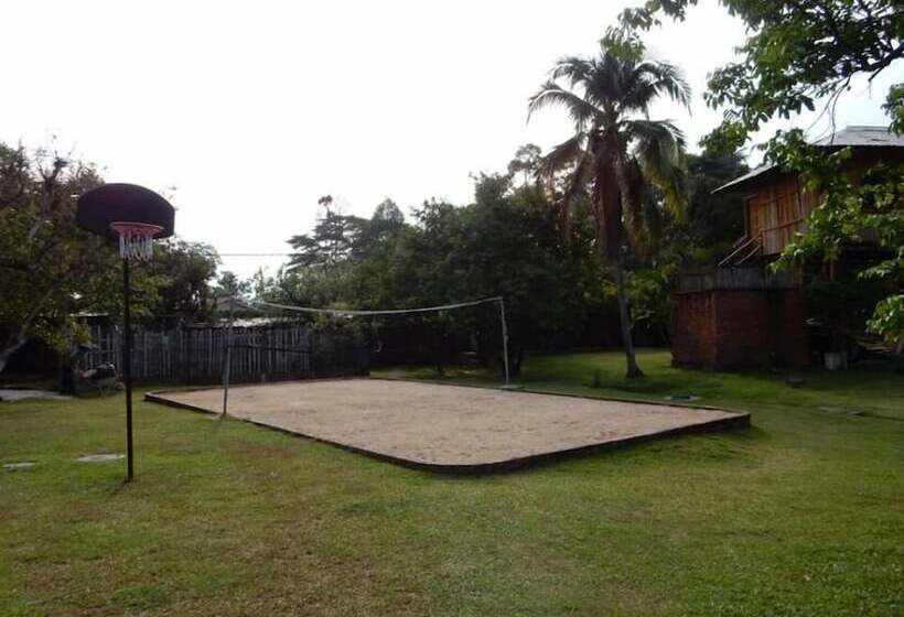 ホテル The Roots Eco Resort