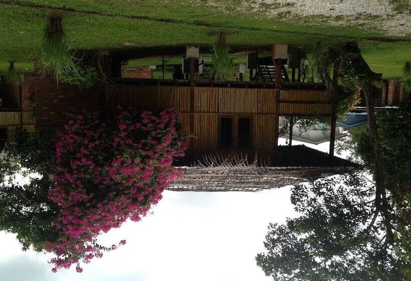 ホテル The Roots Eco Resort