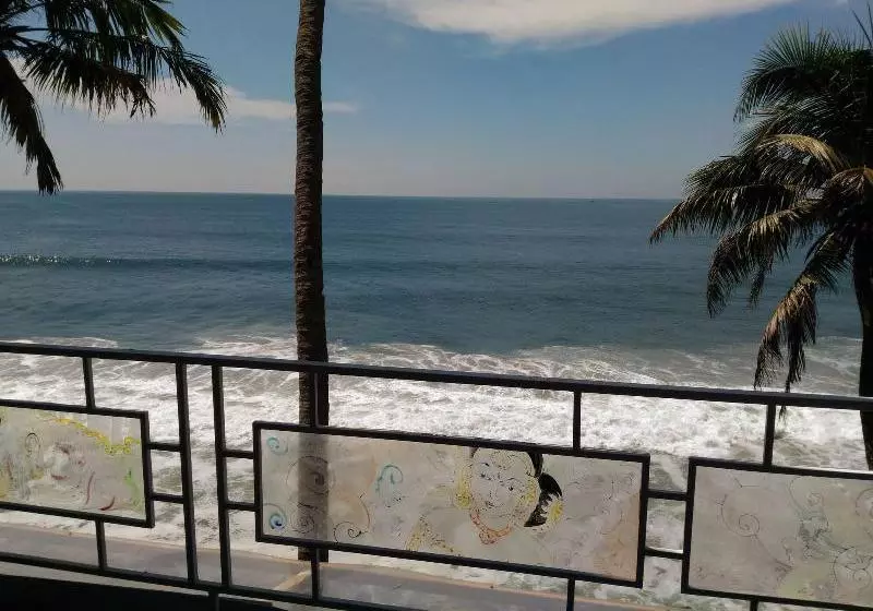 호텔 Woodhouse Beach Resort